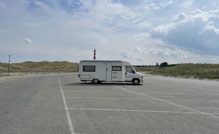 Ons huisje op wielen – 5p Peugeot semi-integrated uit 1994