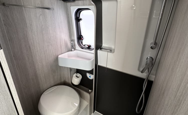 Noleggio camper bus di lusso nuovo di zecca