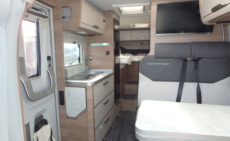 Luxury 2p Knaus semi-integrated