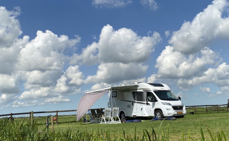 4P Luxus Carado Camper komplett ausgestattet