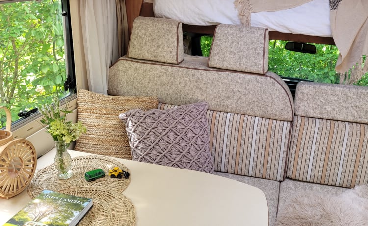 Pluk  – Super cozy 6-person camper! Still available in July :)