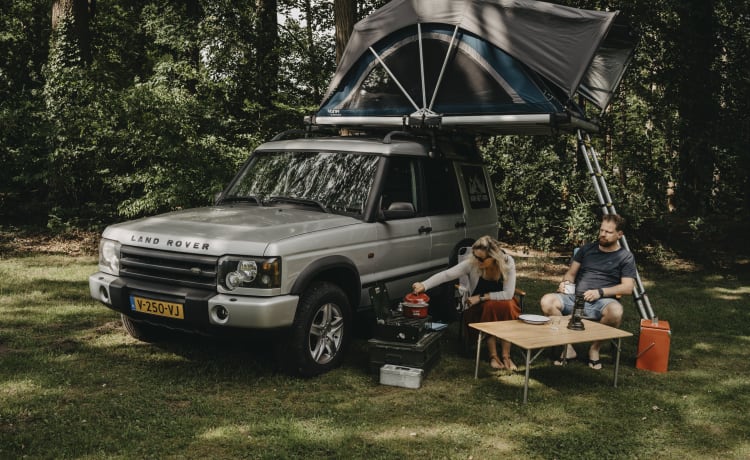 ARVID – Adventure & freedom with a Land Rover with roof tent!