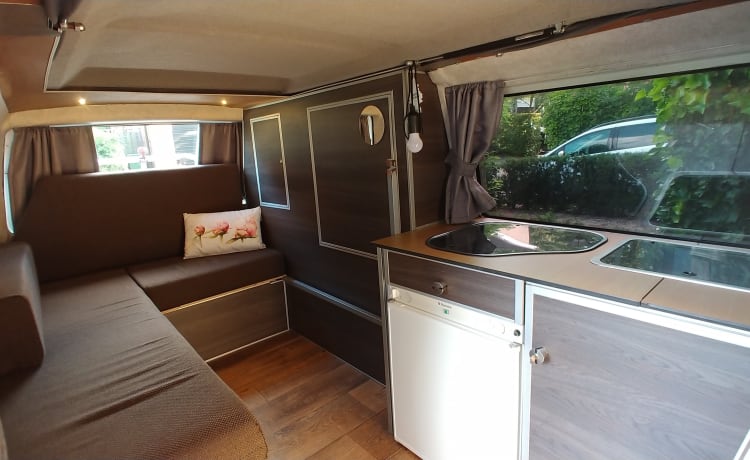 Spacious VW T4, ready to move in and self-sufficient! -> 5 star reviews!