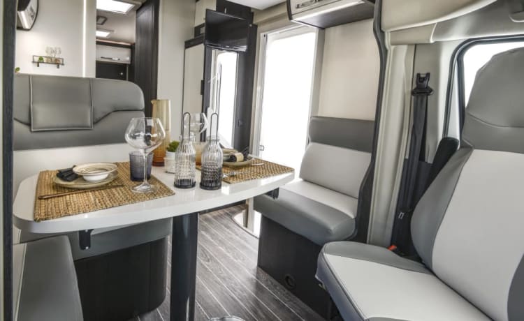 Inverness - Highlands – NIEUW Luxe camper met 5 slaapplaatsen