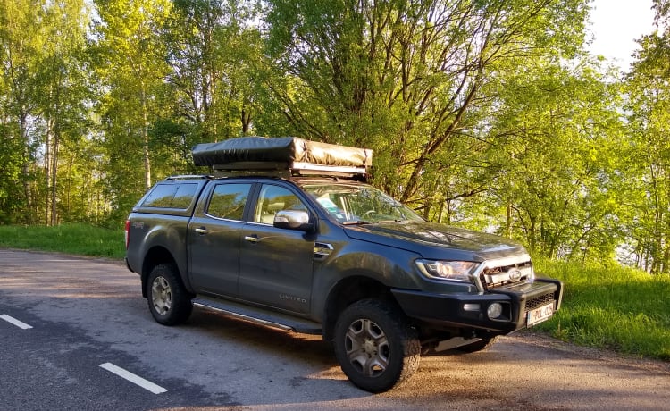 Ford Ranger met daktent voor 3 tot 4 personen