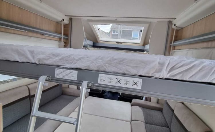 Betty Ann – Betty Ann is een luxe automatische camper met 5 zitplaatsen en 6 slaapplaatsen uit 2021, Perfec