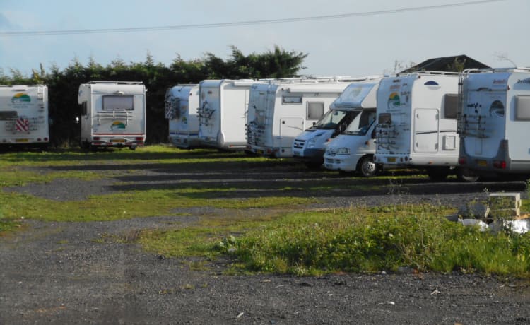 EASY 8 MOTORHOME HIRE JUST TURN UP AND GO