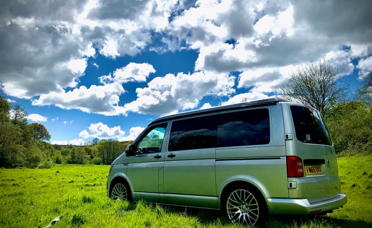 Lola D'Camper – Lola D'Camper – Schönes VW Campervan mit 4 Schlafplätzen – Bereit für dein nächstes Abenteuer