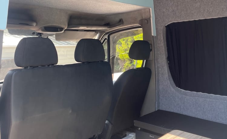 mercy – Neu gebauter Mercedes Benz Campervan mit 2 Schlafplätzen und 3 Sitzen mit Sicherheitsgurten