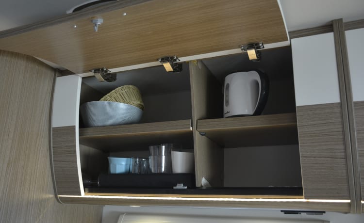 Carado T339 – Ervaar de vrijheid! Luxe en compleet met Queensbed - Luxe interieur