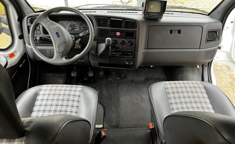 Delightful 4p Fiat Hymer alcove - ready for adventure!