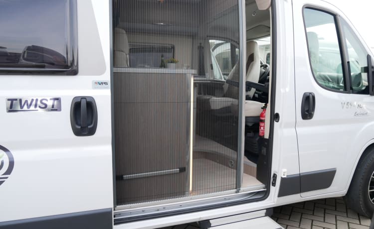 Chausson 6, Bus Camper 6 mtr mit Schlafdach, bis zu 6 Personen schlafen!!