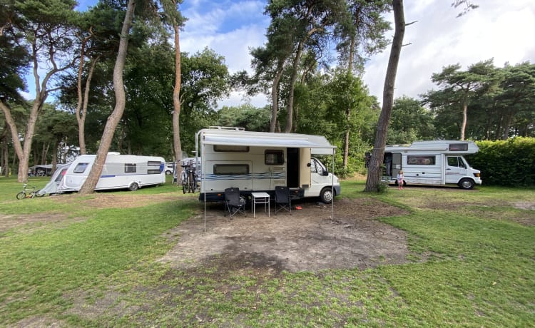 Super cool family camper