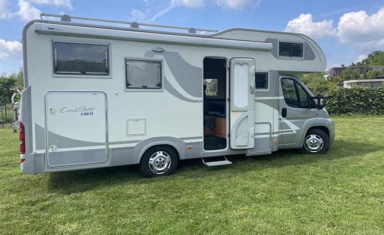 Familie camper – 5p Adria 660 SP Alcôve