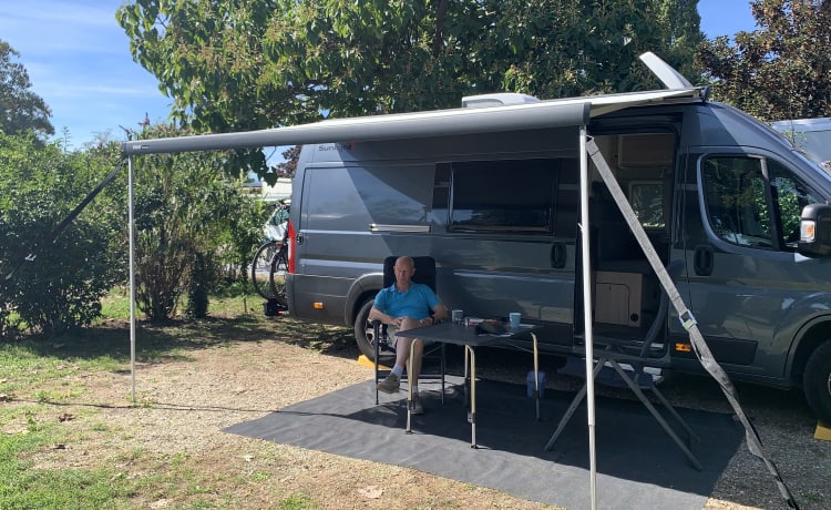 Cliffje  – Sunlight Cliff 640 from 2019 with length beds!