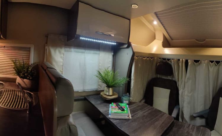 Challenger Birthday 60 – Camper di lusso per 5 persone con 5 cinture | Inventario completo