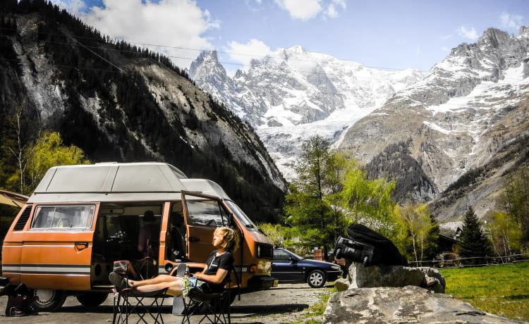 Schöner Volkswagen T3 Joker Camper mit Hochdach