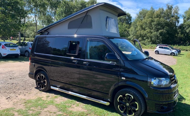 Captain B – Stijlvolle Volkswagen T5 Camper (Met Verwarming!)