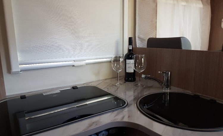 Droomcamper – Luxe&Nieuwe Camper Carado T449(Hymer) met Queensbed