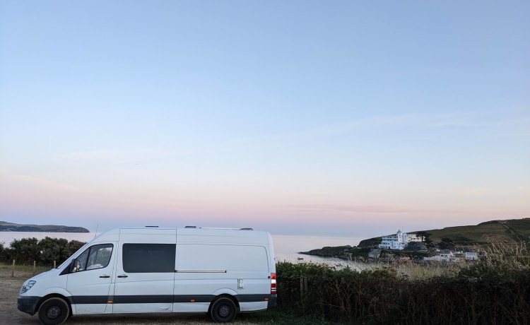 Maura the Boogy Wonder Van  – Superior Land Yacht 