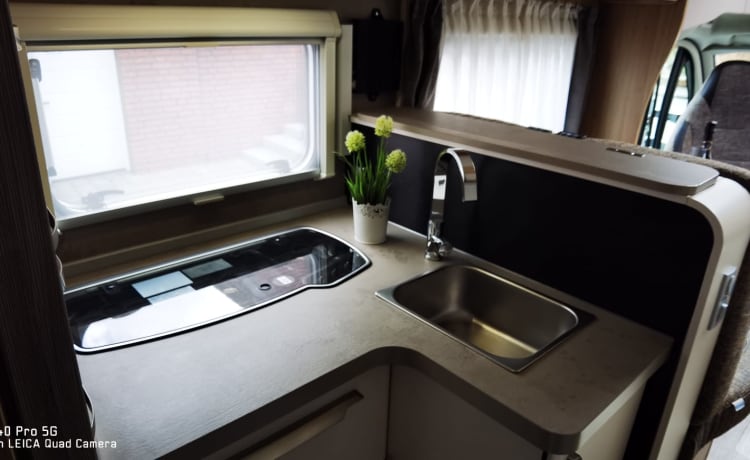 Huur voordelig een camper voor 4 personen, compleet ingericht