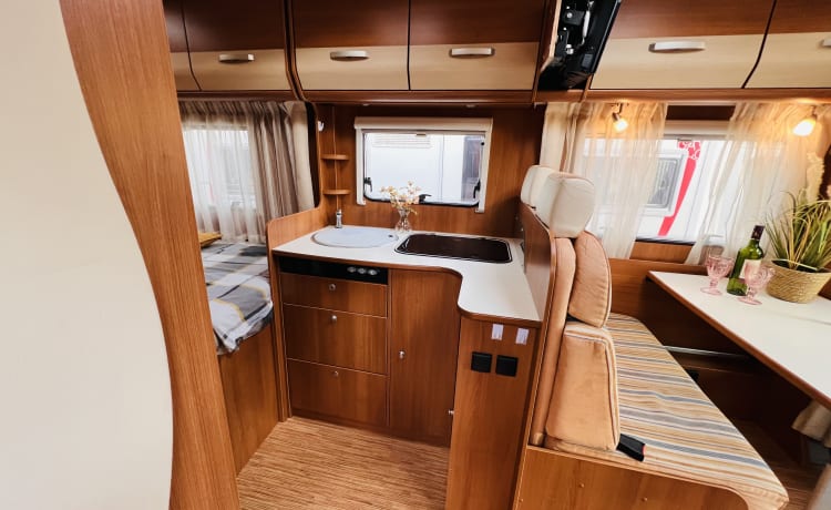 Making Memories! – Cosy entièrement meublé Hymer Carado 4 personnes / moto Euro 5