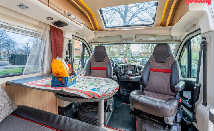 Bus camper Malibu 600 DB GT in perfette condizioni per 2 persone (Sdam)