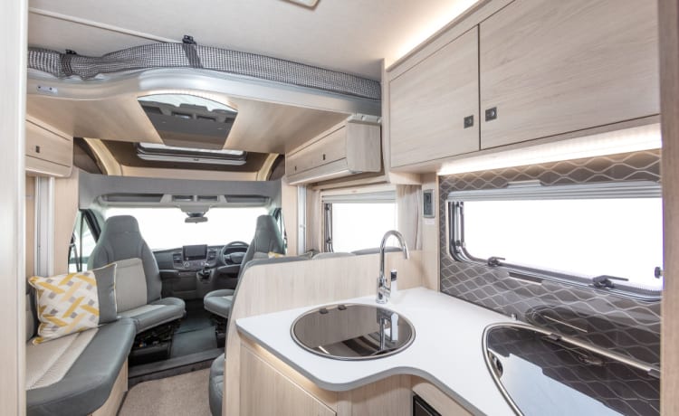 HAPPY – 5 posti letto Autotrail alcova dal 2023