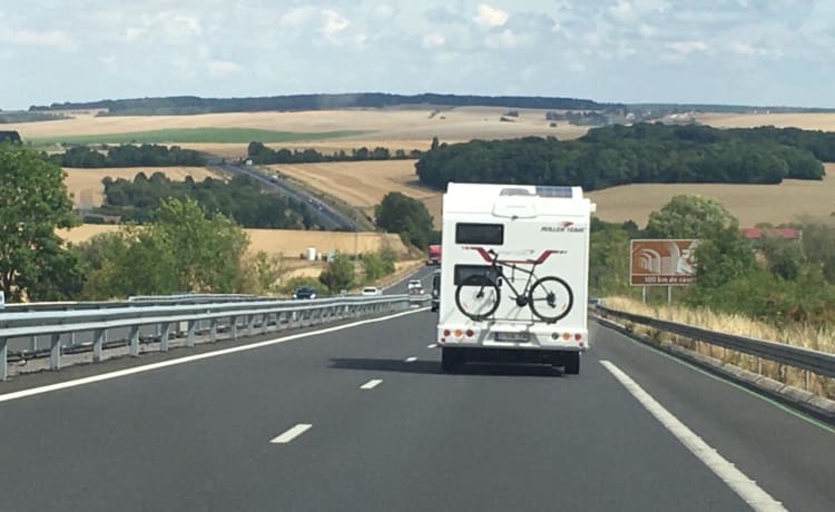 Roller Team Kronos M277 – Wohnmobil für 4 Personen mit großem Alkoven, 2 Betten und Etagenbett