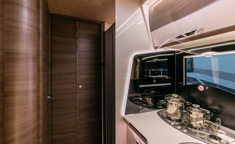 McLouis Carat 873 - Model 2023 - Volledig Uitgerust - 6 Personen