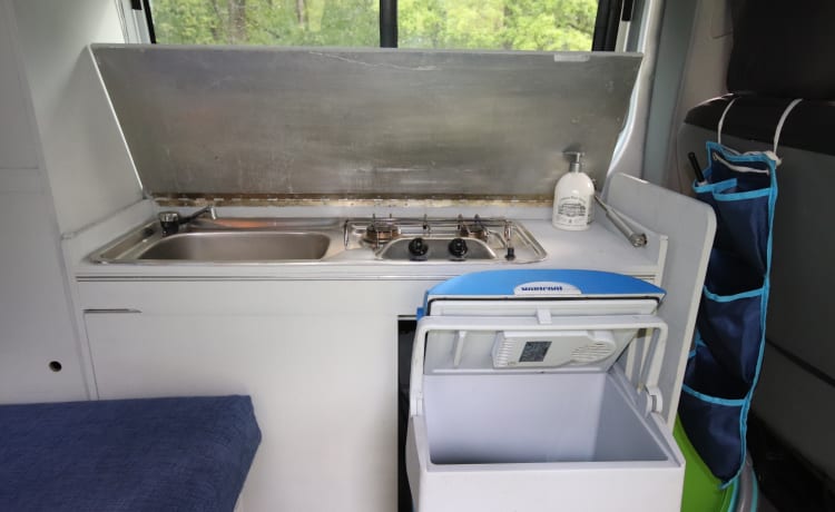 Viv – Handy and complete bus camper