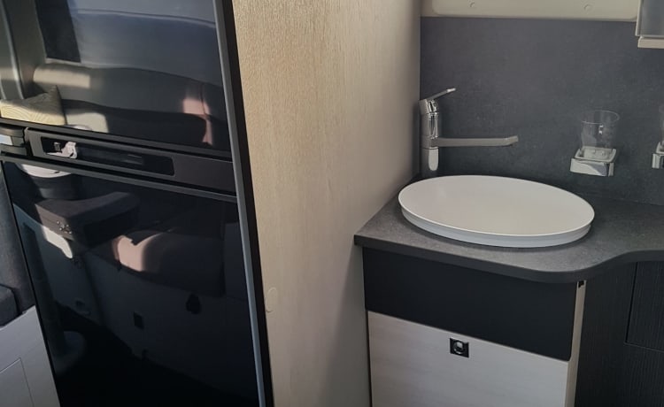 Bella casa mobile Chausson completamente attrezzata per 2 persone