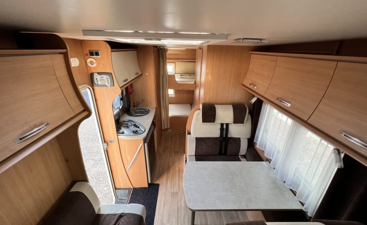 Flash – Chausson Flash 03 Motorhome - 6 birth