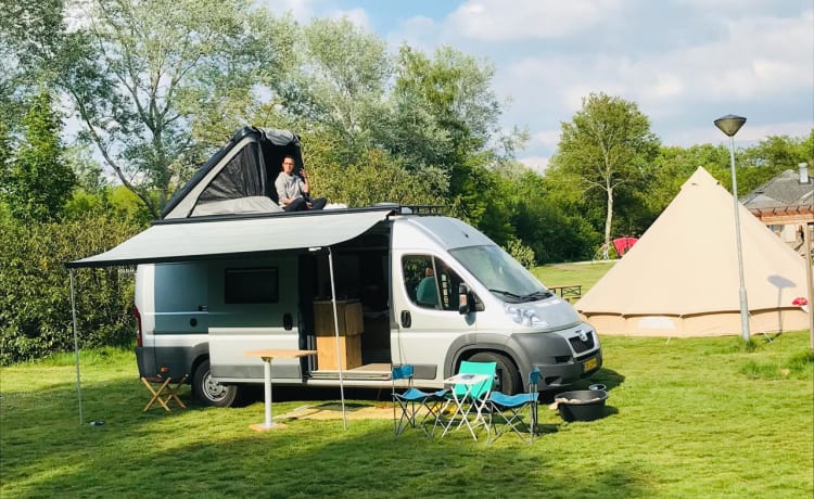 le Bus – Super camping-car 4 personnes