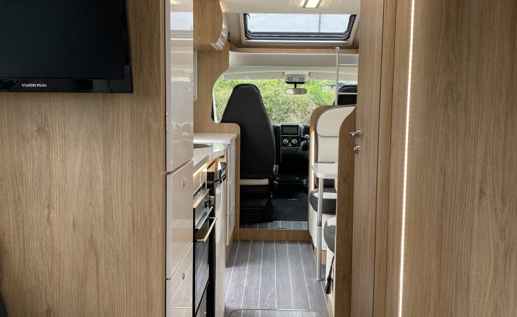 Discovery  – Discovery - 5 berth motorhome