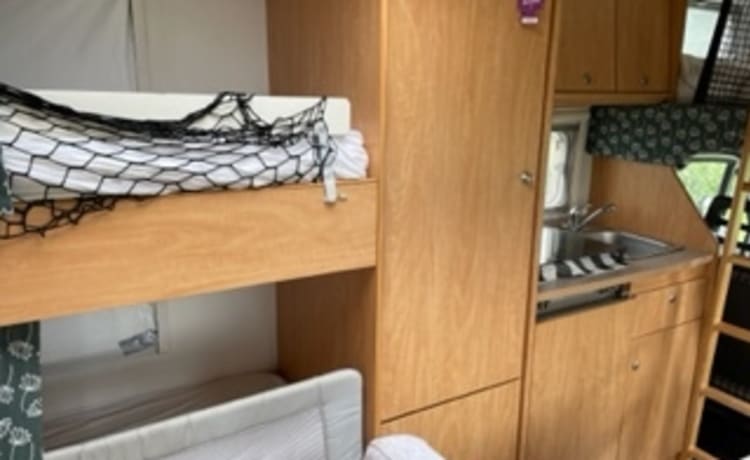 Fresh and complete family camper with bunk beds