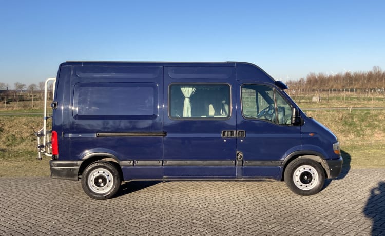 Renault Camper aus dem Jahr 2002