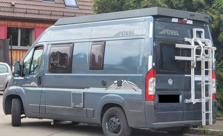 Ken – Pössl-camper met 3 slaapplaatsen uit 2012