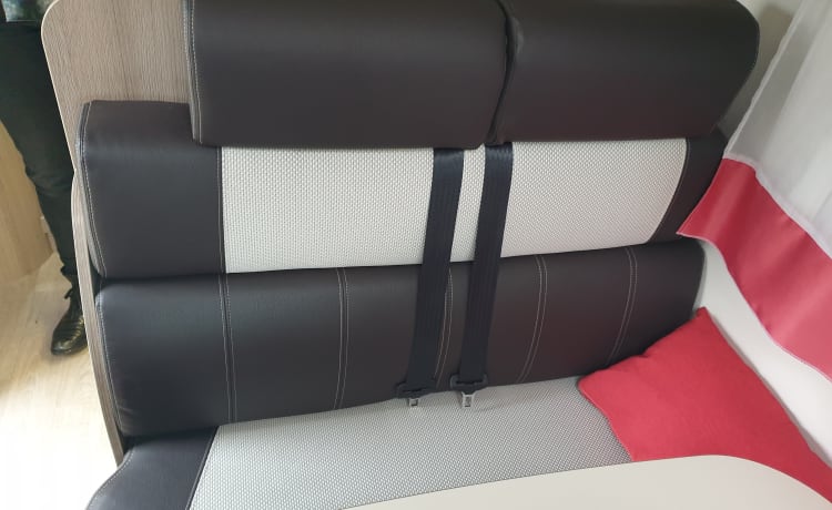 Camping-car très luxueux, spacieux et confortable avec lit Queen size, super complet!