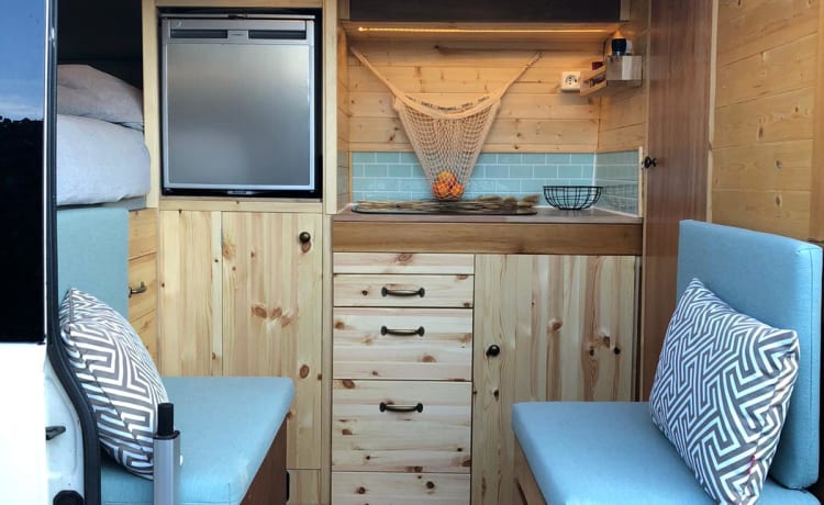 Surf Camper – Off Grid Camperbus Fiat Ducato L2H2 (für heiße und kalte Tage)