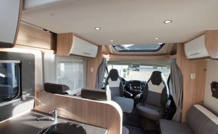 Sunlight T65 – Hele mooie ruime 4 persoons Sunlight camper uit 2022, veel bergruimte.