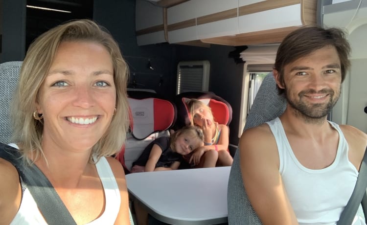 Schöner Familiencamper mit vielen Optionen!