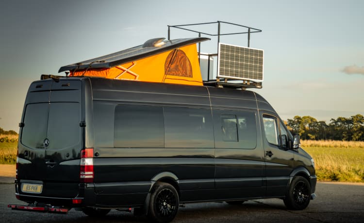 Black Prince – De ultieme super high-spec off-grid avontuurlijke camper