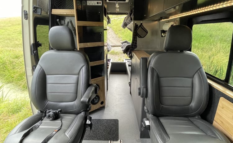 Mercedes-Benz Sprinter Adventure Camper 4 Personen