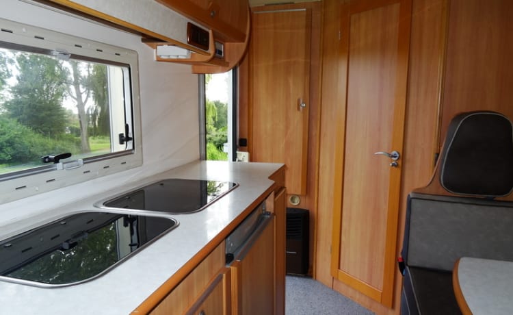 Kom genieten in onze heerlijke 2(-3)-persoons Fiat Ducato alkoof camper