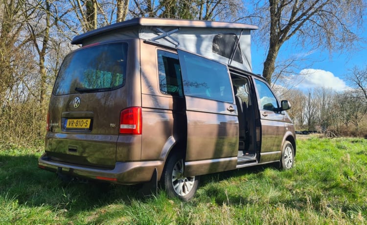 Volkswagen camper met ruim interieur 