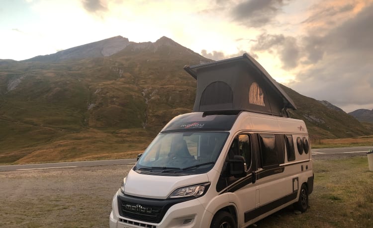 Außergewöhnlicher Pop-Top-Familiencampervan mit 4 Schlafplätzen von Malibu