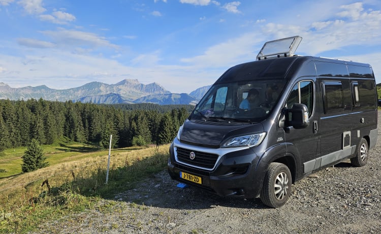 Black Rhino – Compact (5m41) Hobby K55, Automatique 150cv Fiat Ducato, avec tout le luxe