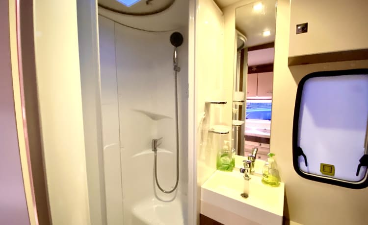 Our Mobile Apartment – 6-Bett-Chausson-Flash