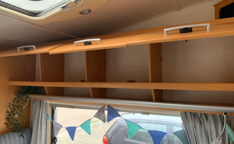 Hymer spacious 6p family camper with bunk beds